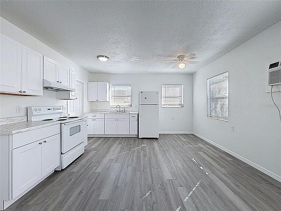 3rd image of 650 E HARBOR DRIVE S