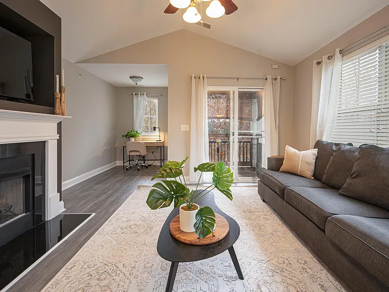 3148 Walnut Park Dr — Photo 2