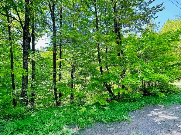 13 Woodlawn Dr, Negaunee, MI 49866