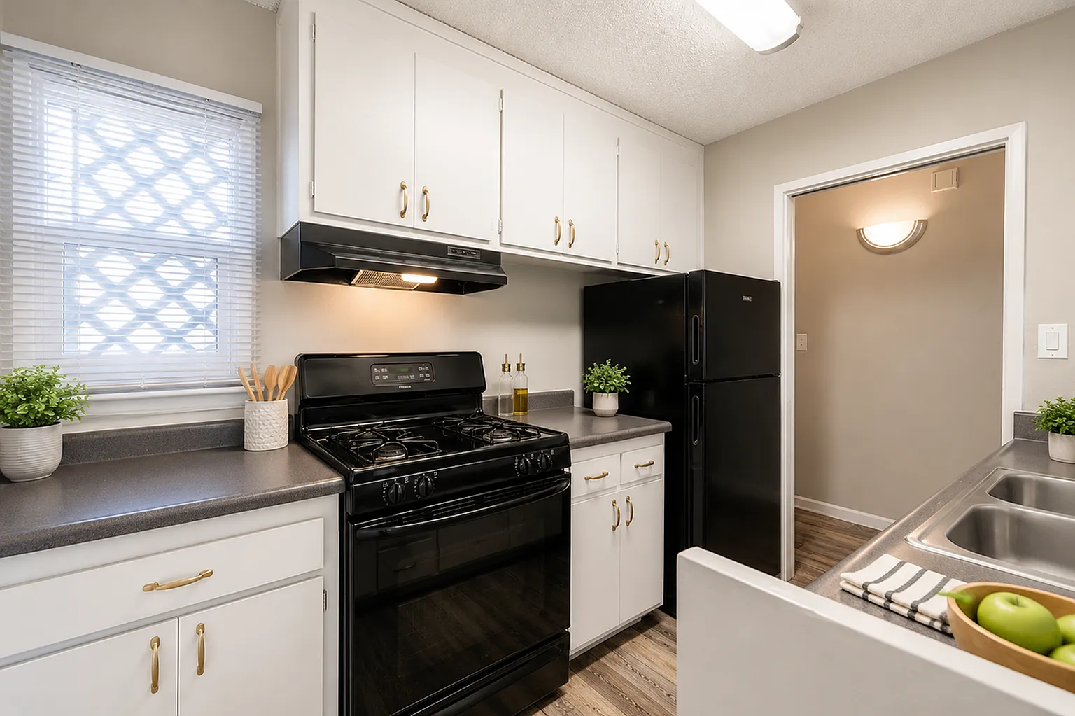 Forest Glenn Apartments — Photo 1