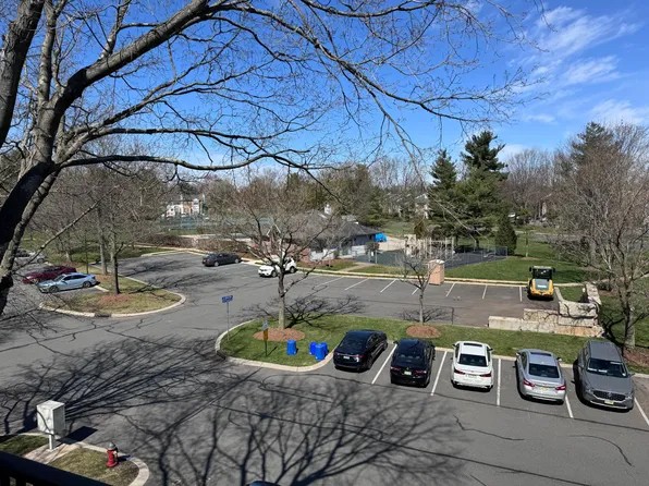 24 Fisher Dr #24, Franklin Park, NJ 08823