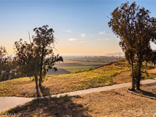 2 Castle Bluff Rd, Arroyo Grande, CA 93420