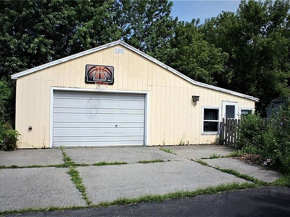 2nd image of 44 E Pine St