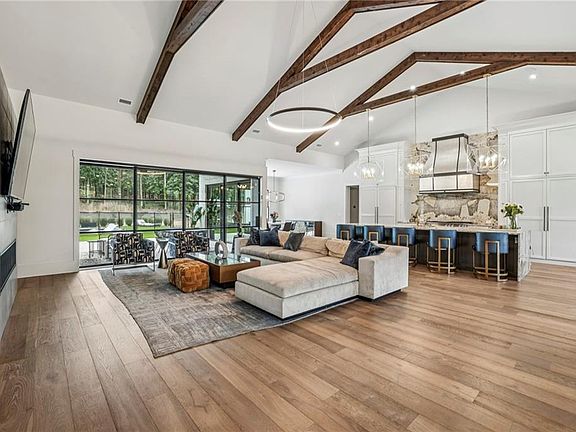 5th image of 6055 Riverside Dr