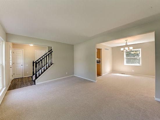 5th image of 10240 Hempsteade Dr