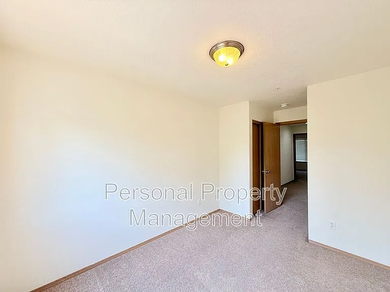 855 NW Ivy St — Photo 17