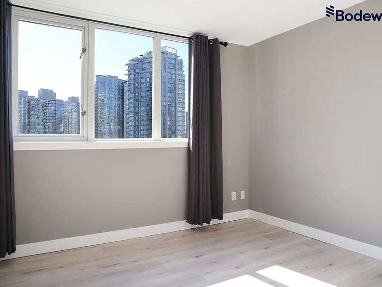 63 Keefer Pl #2009 — Photo 12