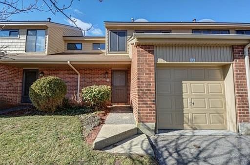 3rd image of 11 Elderwood Dr