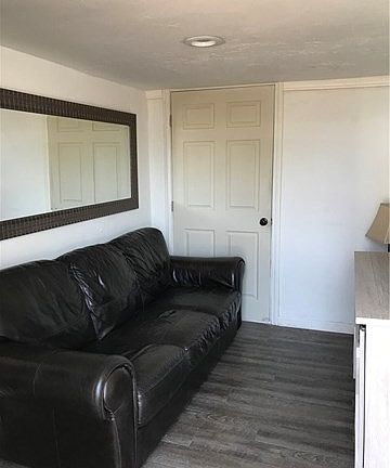 4th image of 18354 Walnut Ave