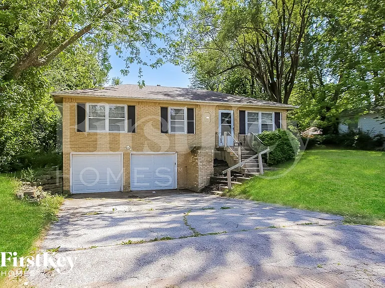 1043 E Lexington Ave — Photo 1