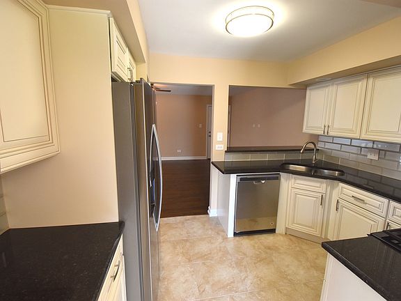 5th image of 15732 Liberty Ct #000