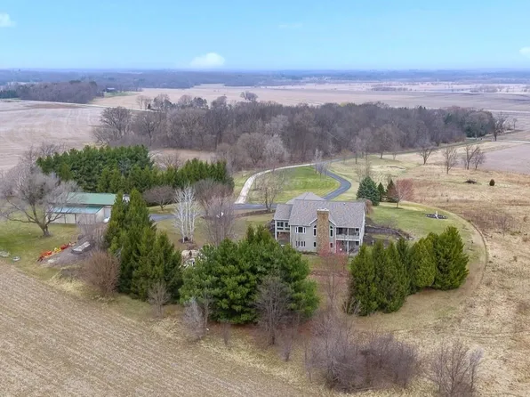 7089 W Stuart Rd, Orfordville, WI 53576