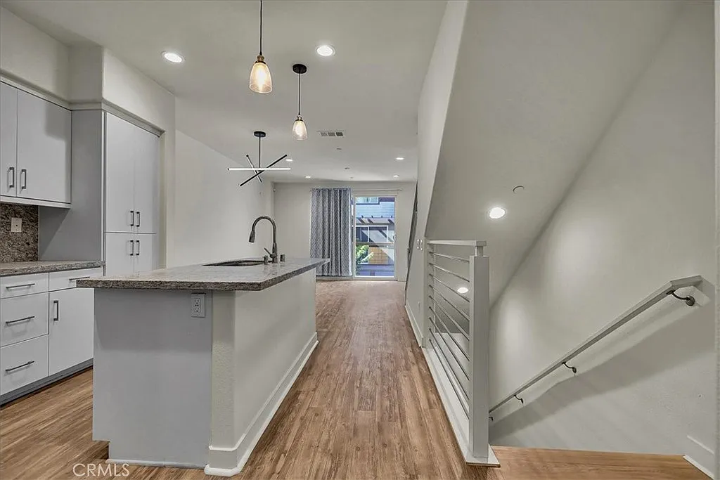 3 bed, 1495 sqft, $3,650 — Photo 4