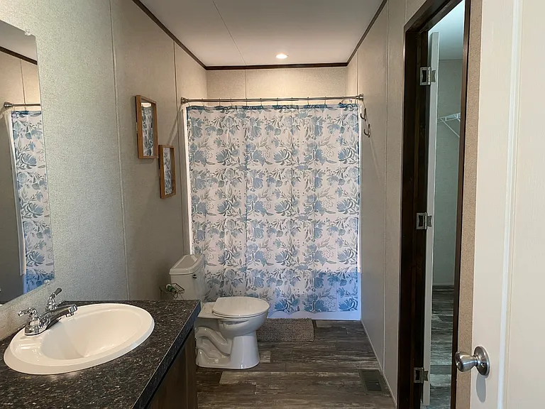 FM 775 — Photo 12