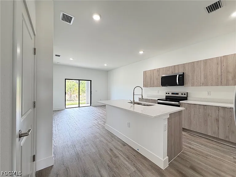 1256 Milwaukee Blvd — Photo 3