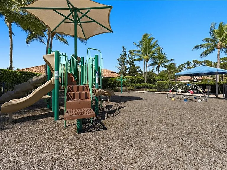 9475 Isla Bella Cir — Photo 41