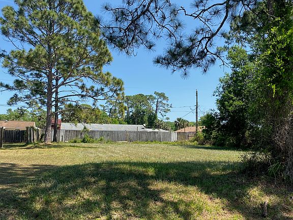 3rd image of 3043 Tamarind Dr