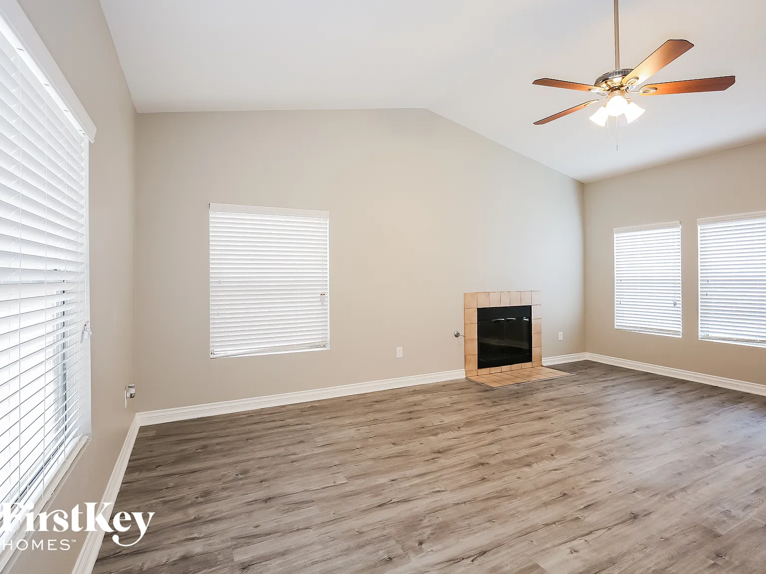 3 bed, 2.5 bath, 1497 sqft, $2,100 — Photo 3