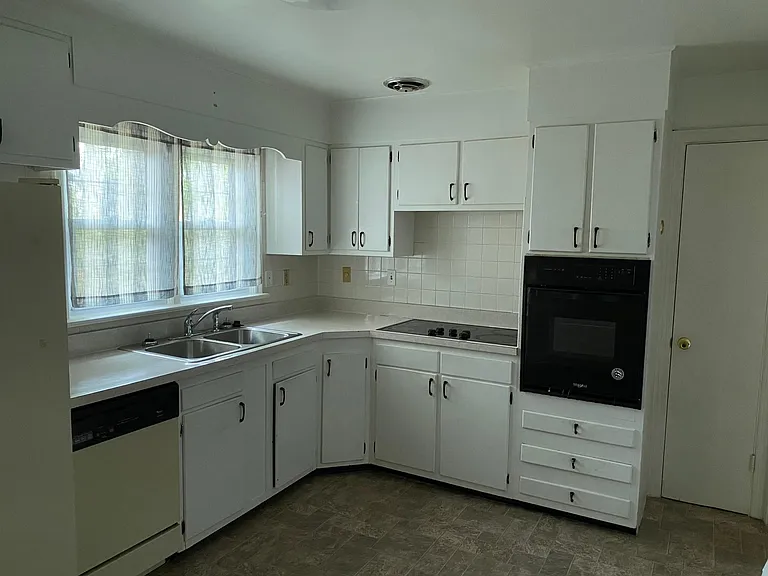 2525 Murray Ave — Photo 6