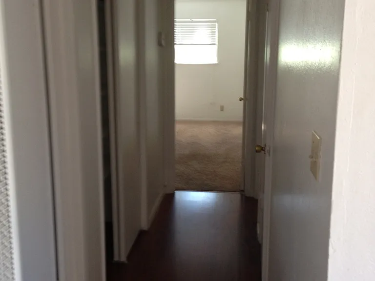 Chateau Apartments — Photo 19