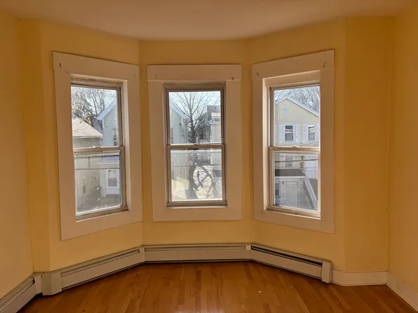 14 Niagara St #1, Waterbury, CT 06705