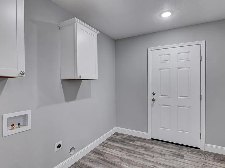 917 N Hall St — Photo 17