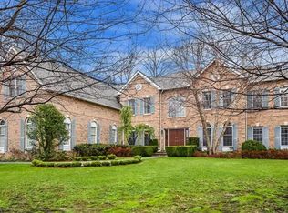 16 Quaker Meeting House Rd, Armonk, NY 10504