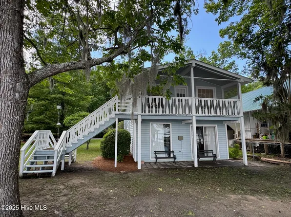 2810 Canal Cove Road, Lake Waccamaw, NC 28450