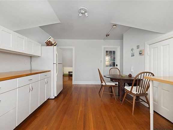 5th image of 377 Hope St APT 3