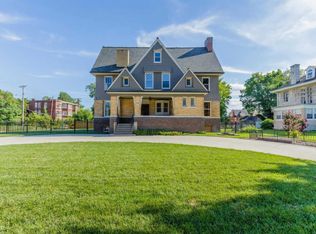 5900 W Cabanne Pl, Saint Louis, MO 63112