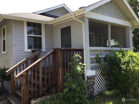 3rd image of 318 Van Trump Street NE