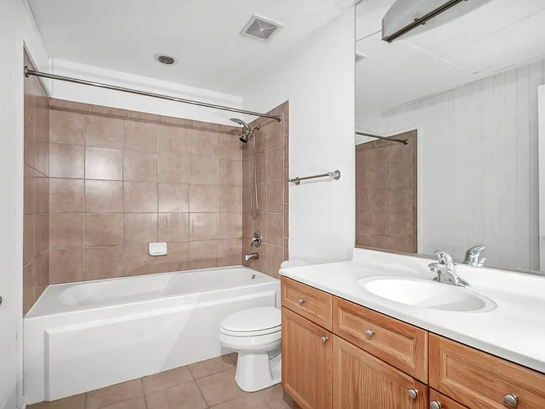 900 N Kingsbury St #809 — Photo 10