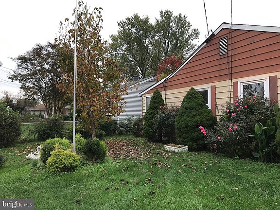 2nd image of 713 Carson Ave