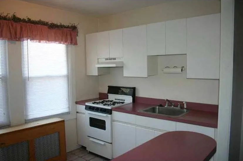 3359 Wellington St — Photo 4
