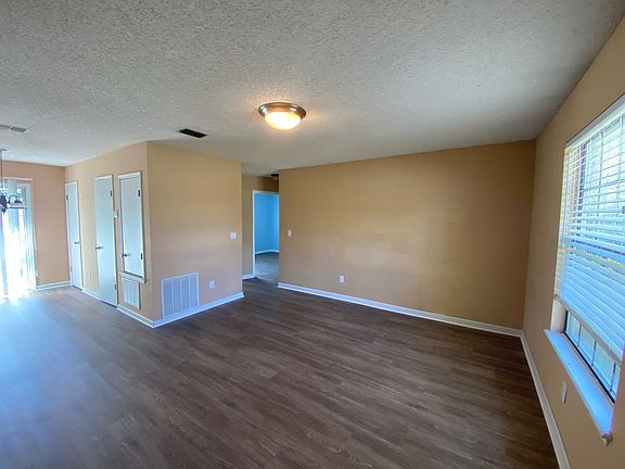 3rd image of 2611 Peppermill Ct