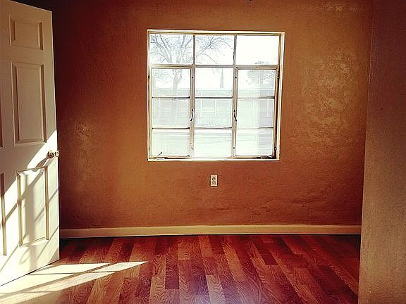 4th image of 811 E Amador Ave
