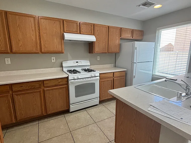 6081 Las Nubes Dr — Photo 3