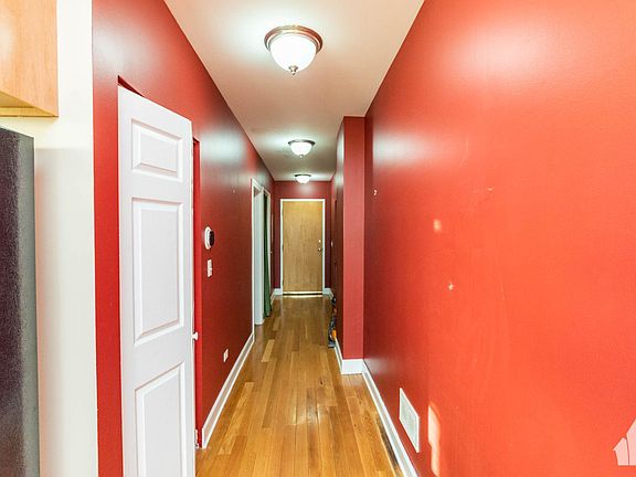 4th image of 2700 W Belmont Ave