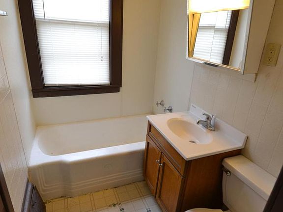 5th image of 210 Lincoln St