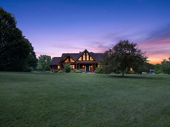 2nd image of 2405 Nicholson Ln