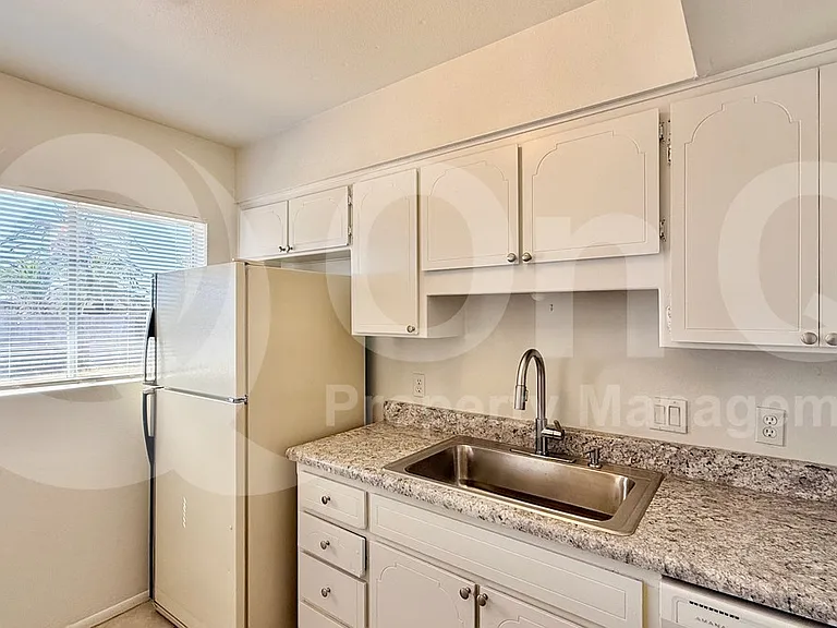 12602 N 21st Ave — Photo 4