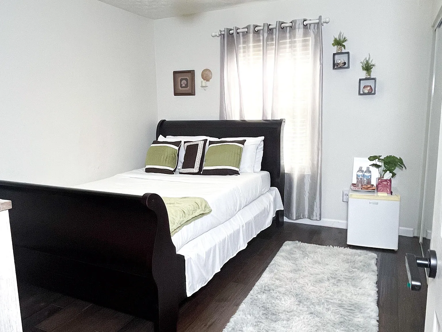 1 bed, 1.0 bath, 2700 sqft, $910 — Photo 2