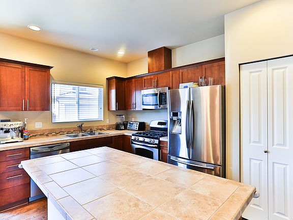 4th image of 1297 42nd St NE