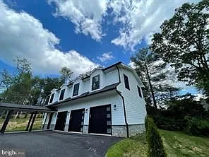 9726 Middleton Ridge Rd — Photo 1