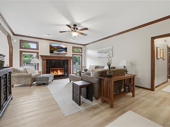2nd image of 312 SE Alexandria Dr