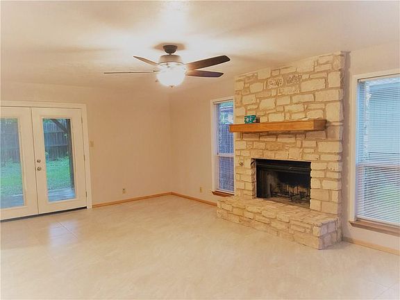 5th image of 1704 Brokenshoe Dr
