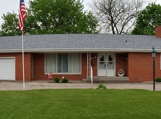 338 W Holmes St, Oneida, IL 61467