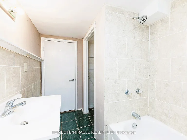 1251 Warden Ave #BASEMENT — Photo 13