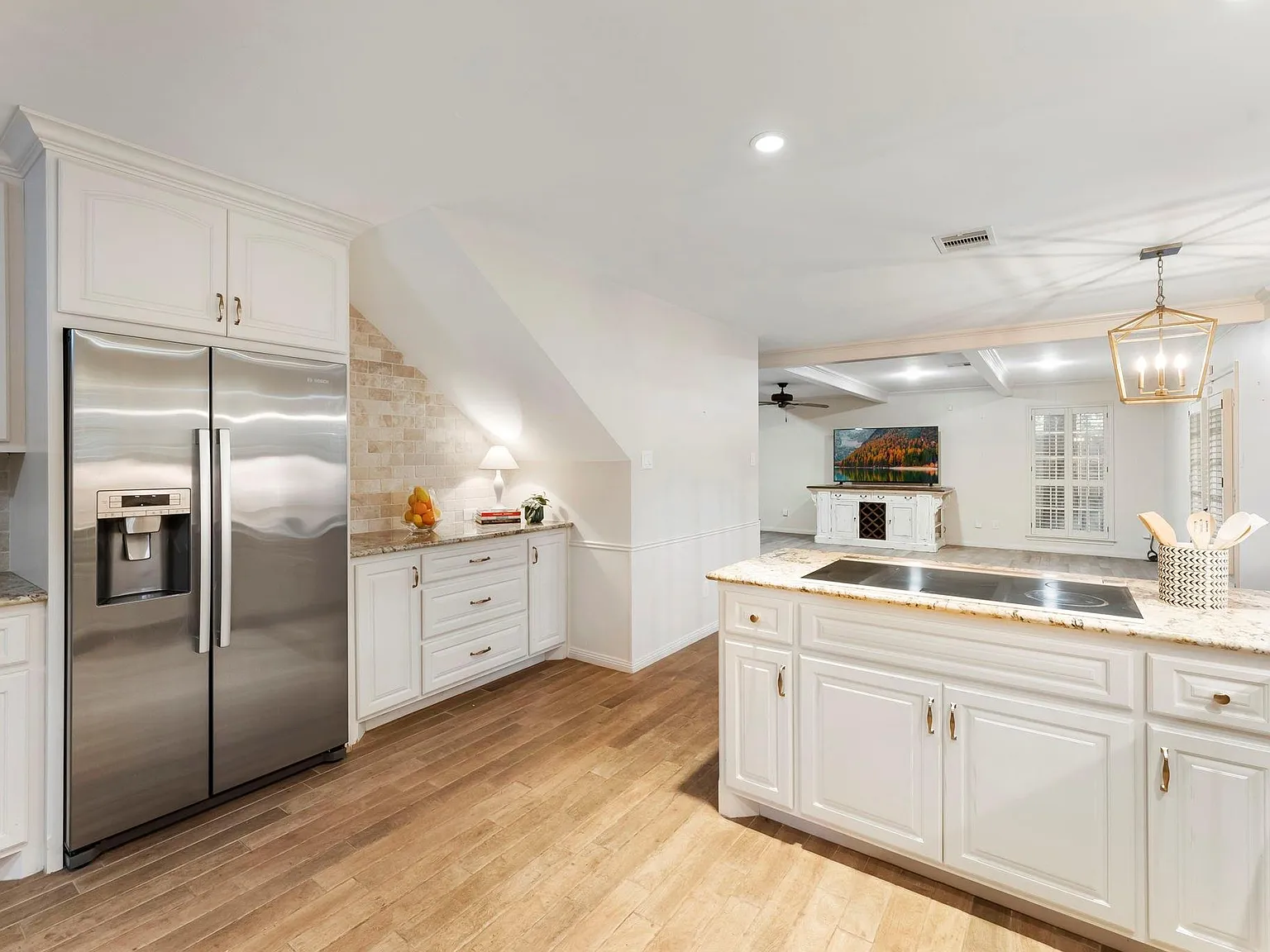 4 bed, 2.5 bath, 3282 sqft, $2,200 — Photo 4