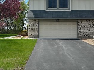 6563 Chamberlain Cir, Woodbury, MN 55125
